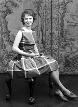 Miss Cameron, Maison Victoria. 
