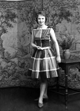 Miss Cameron, Maison Victoria. 