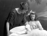 Mrs Simon Chisholm, Kingswood, Ardross Street, Inverness. May 1924. See also ref: 24805 for a man called Chisholm at the same address.