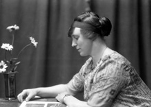 Mrs Claude Humphrey. 