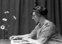 Mrs Claude Humphrey. 