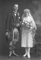 Bridal couple, groom in kilt.#