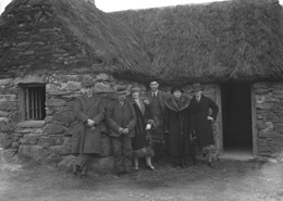 The King's Stables, Culloden c.1927, with a tourist group posing outside.* 