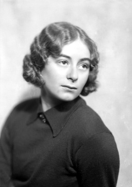 Lady Isobel Blunt-Mackenzie, October-November 1929. Born on 22nd March 1911, daughter of Edward Walter Blunt-Mackenzie and the Countess of Cromartie. An artist, she married Captain Oscar Linda (22nd November 1947), of Assynt House, Evanton, son of General Maximilian Linda of  Zakopane, Poland. She died on 20th May 1962.
