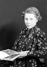 Miss Mercardo. With sister Mrs Kylander in image  31330c. 