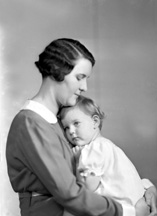 Mrs Sinclair and child, Cromarty.