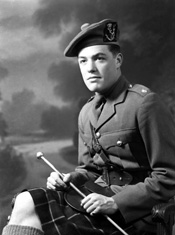 Lt Murray Grant, Seaforth Highlanders. See also ref numbers: 271 and 42529. 