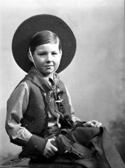 Gilbert Paterson, son of Hamish and Florence Paterson. He was a grandson of the famous photographer Andrew Paterson (1877-1948).