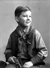 Gilbert Paterson, son of Hamish and Florence Paterson. He was a grandson of the famous photographer Andrew Paterson (1877-1948).