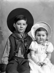 Gilbert and Carolyn Paterson, children of Hamish and Florence Paterson. They were the grandchildren of the famous photographer Andrew Paterson (1877-1948).