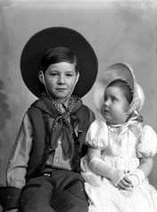 Gilbert and Carolyn Paterson, children of Hamish and Florence Paterson. They were the grandchildren of the famous photographer Andrew Paterson (1877-1948).