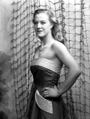 Miss Isobel MacLean, 20 Fettes Row, Edinburgh. Possibly from Beauly originally. See also series 42928 and 44057.