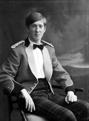 2/Lt MacKillop, Cameron Highlanders. (HMFG) 