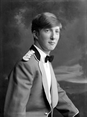 2/Lt MacKillop, Cameron Highlanders. (HMFG) 
