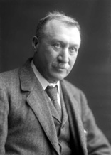 Senior male portrait c.1922. #