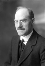 Senior male portrait c.1922. #