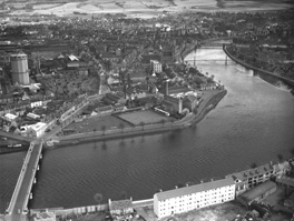 Aerial view over Inverness, looking upriver. The fork between Academy and Church Street is in the centre. See also H-0198 and H-0071a/b. *