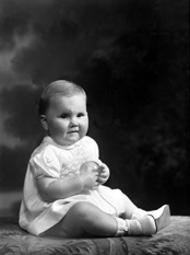 Carolyn Paterson, daughter of Hamish and Florence Paterson. She was the granddaughter of the famous photographer Andrew Paterson (1877-1948).