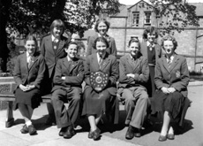 Inverness Royal Academy Scripture Union Quiz Team 1954-1955. Rear: Rae Martin, Kathleen Russell, Alice MacDonald. Front: Rosemary Wright, George MacLeod, Marion Graham, John MacKenzie, Riona Marr. (Courtesy Inverness Royal Academy Archive IRAA_088). 