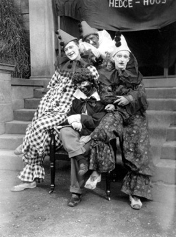 Recuperating soldiers at the Hedgefield House Red Cross Hospital during the First World War created their own entertainment. This is the Hedge-Hogs theatrical troupe. (Fraser-Watts Collection)