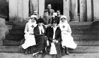 Recuperating soldiers and nurses at the Hedgefield House Red Cross Hospital during the First World War. May Fraser is seated at front right. Submitted by her daughter Heather Watts. (Fraser-Watts Collection)