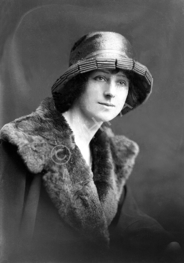 Mrs Dr. Moir, Kenneth Street, Inverness. 