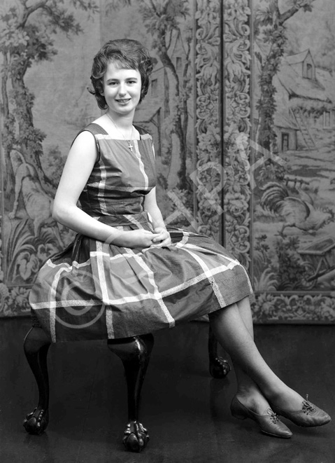 Miss Cameron, Maison Victoria. 