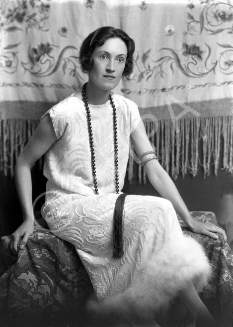 Mrs Murray Morrison, 137 Whitehall Court, London. See also 24880a/b. 