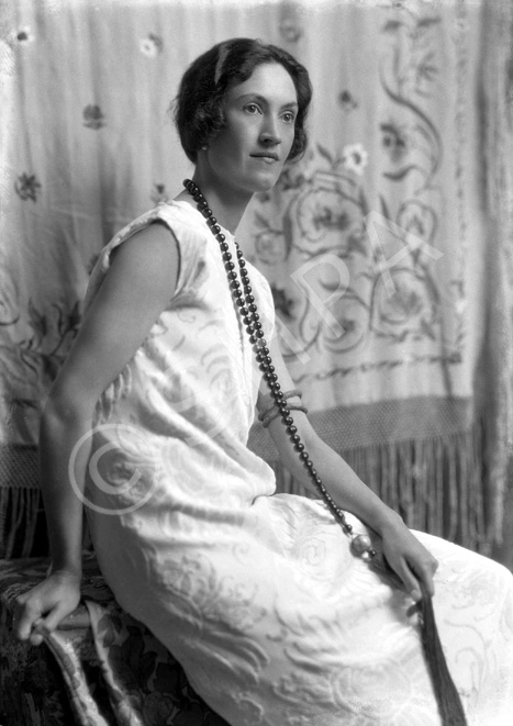 Mrs Murray Morrison, 137 Whitehall Court, London. See also 24880a/b. 