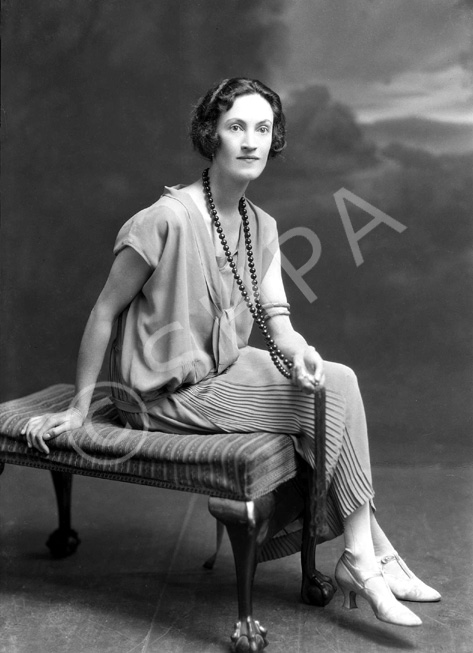 Mrs Murray Morrison, 137 Whitehall Court, London. See also 24880a/b. 