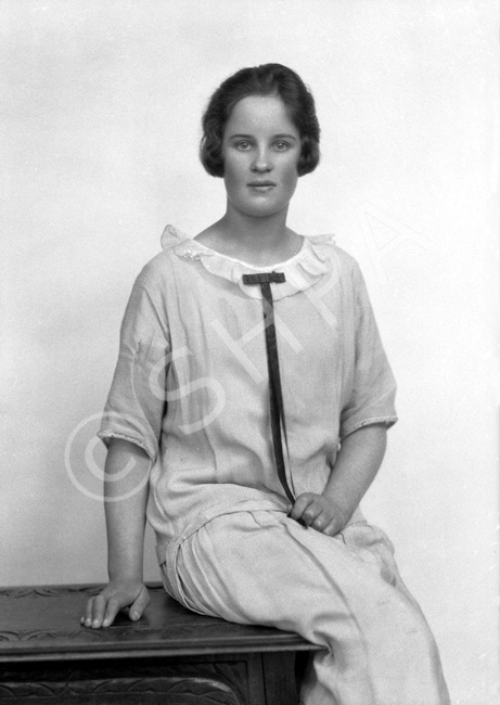 Miss Fraser. Also appears in ref: 25954a/b J. Lee Fraser, Beauly. 