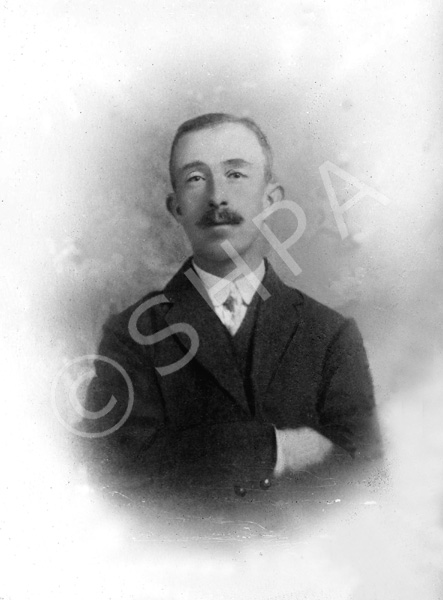 Alexander MacLennan, Bayhead Farm, Munlochy. Born at Gateside, Munlochy in 1878, the first of 16 children born to George MacLennan and Margaret MacKenzie, the oldest brother of Donald MacLennan (see 26614a_maclennan). Alexander died in 1926 at Bayhead, Munlochy. Copy. Damaged plate.     