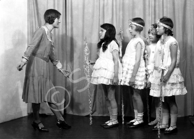 Theatrical children. #