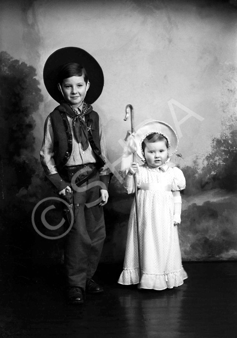 Gilbert and Carolyn Paterson, children of Hamish and Florence Paterson. They were the grandchildren of the famous photographer Andrew Paterson (1877-1948).