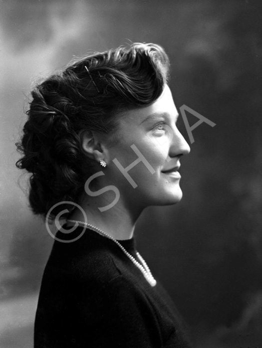 Miss Isobel MacLean, 20 Fettes Row, Edinburgh. Possibly from Beauly originally. See also series 43708 and 44057.