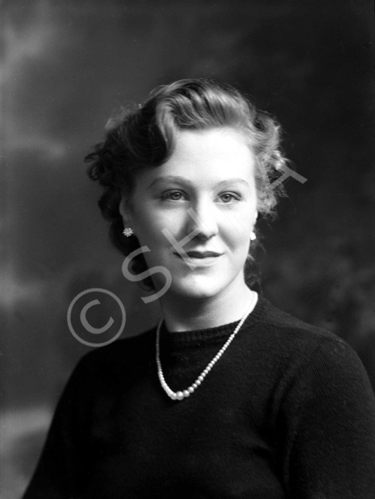 Miss Isobel MacLean, 20 Fettes Row, Edinburgh. Possibly from Beauly originally. See also series 43708 and 44057.