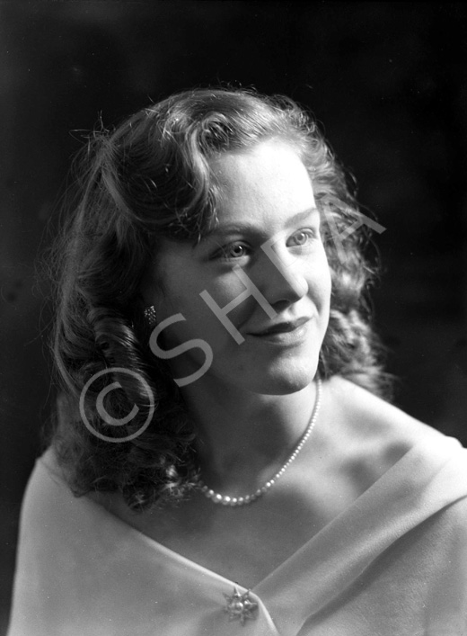 Miss Isobel MacLean, 20 Fettes Row, Edinburgh. Possibly from Beauly originally. See also series 43708 and 44057.