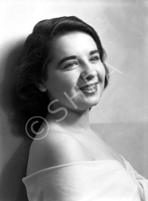 Miss Evelyn Mackenzie. See also 617a-i. 