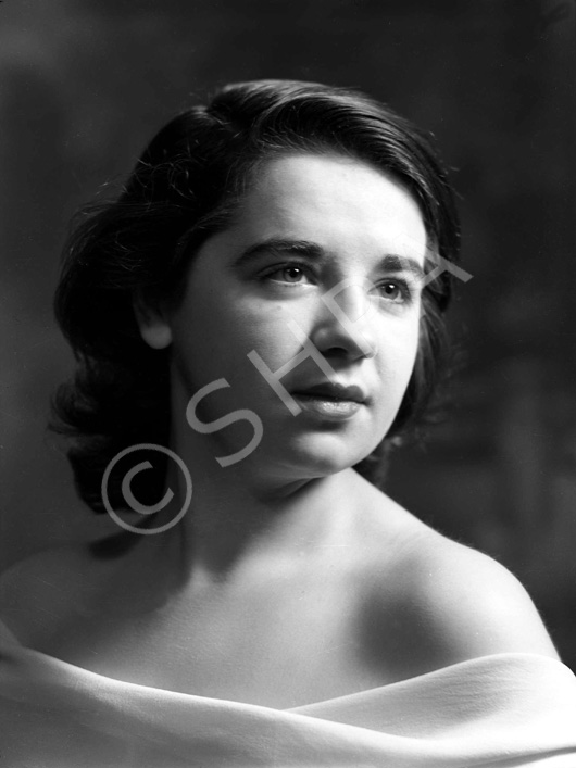 Miss Evelyn Mackenzie. See also 617a-i. 