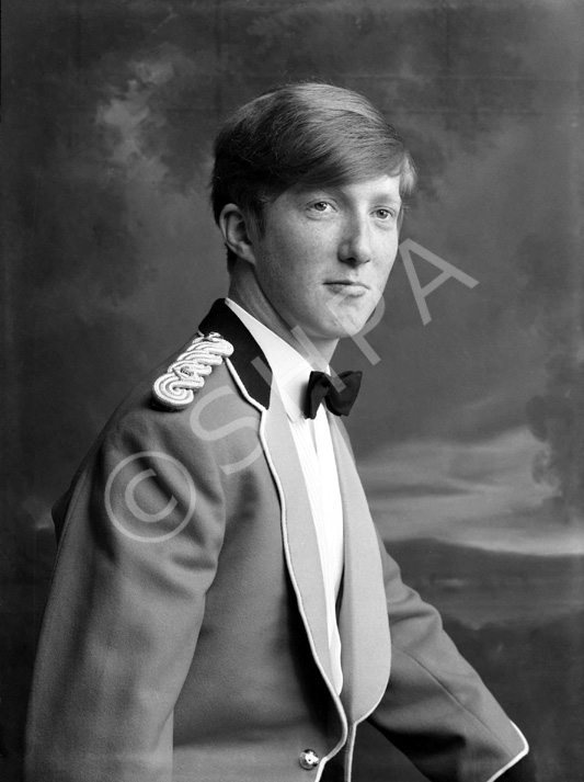 2/Lt MacKillop, Cameron Highlanders. (HMFG) 