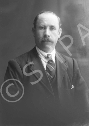 Senior male portrait c.1922. #