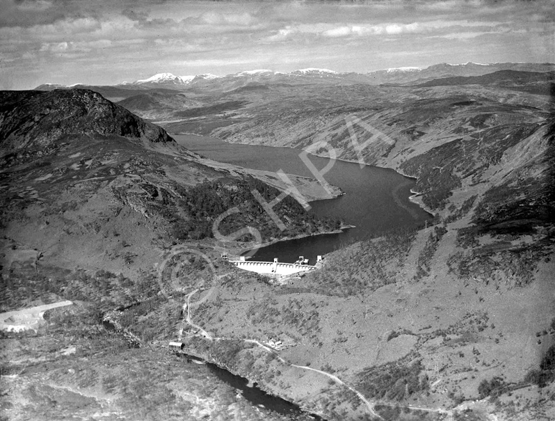 Scatwell Dam, Loch Luichart. (Reid & Mallik civil engineering contractors.)*