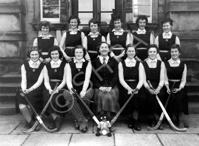 Hockey 1953-1954. (Courtesy Inverness Royal Academy Archive IRAA_008).