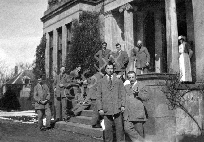 Recuperating soldiers at the Hedgefield House Red Cross Hospital during the First World War. (Fraser-Watts Collection)