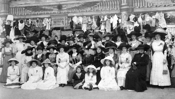 Congregational Church stall, with Ruth Smith front row centre. Her mother Georgina Smith (nee MacLennan) is second row, third from right. Submitted by Susan Edgar Mutch. (AP/H-0295) 