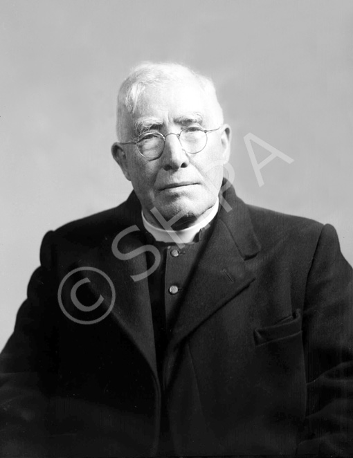 Reverend Ewen Macqueen (c1866-1949). Born in the Isle of Skye he married Jessie Campbell. They had f.....