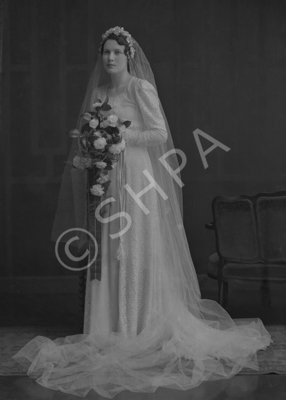 Major & Mrs Fraser, bridal. Miss Nancy Ford, daughter of Major John Ford DCM, late Cameron Highlande.....