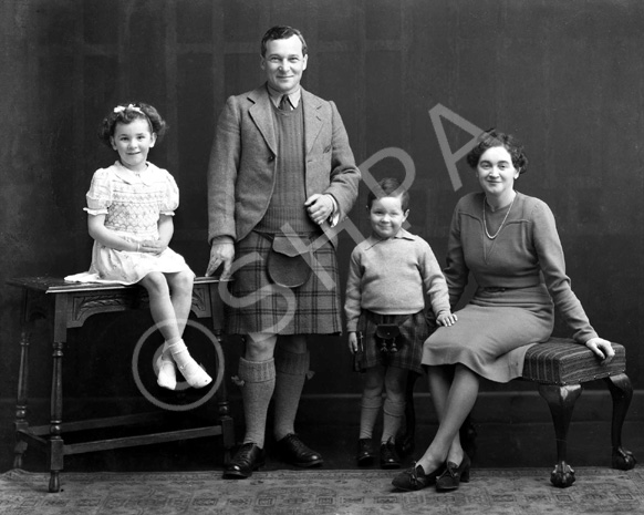 Mr Smith Laing, family group. September 1946. .....