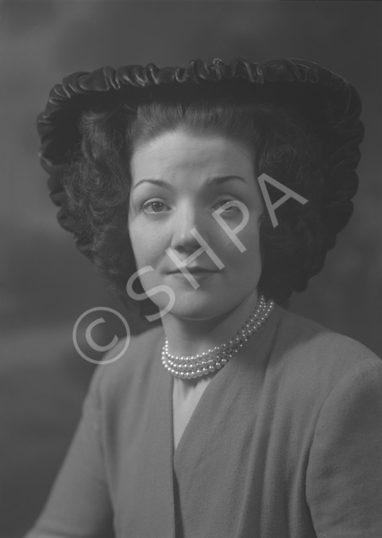 Miss Cairns, Station Hotel, Inverness, in hat. Other images also under code 42904......