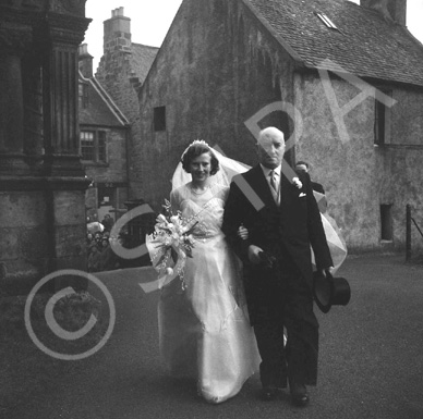Miller, 'Broomfield,' February 1954. Bride Pat Fraser and father entering the Old High Church on Chu.....